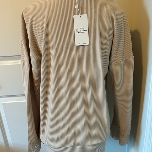 Trendy queen, beige, crochet, ribbed, long sleeve V-neck blouse - Picture 3 of 4